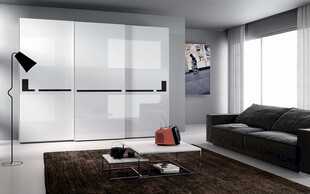 现代简约风格的客厅衣柜