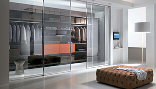 现代简约风格步入式衣帽间