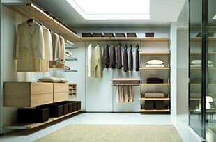 现代简约风步入式衣帽间