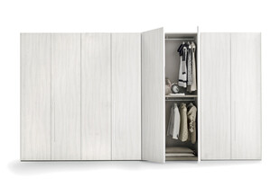 简约白色衣柜展示内部结构