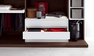 衣柜抽屉内衣物收纳展示