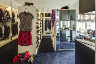 时尚服装店内部陈列展示