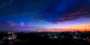 城市黄昏夜景绚丽天空