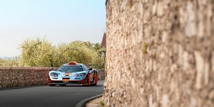 公路旁的炫酷赛车