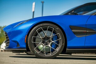 蓝色炫酷跑车特写