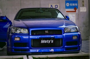 蓝色酷炫日产GTR汽车