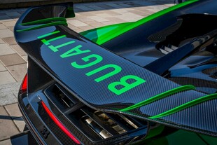 炫酷赛车尾翼特写