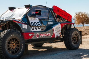 越野赛车驰骋荒野