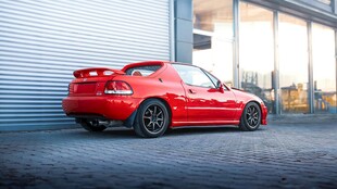 红色炫酷跑车外观展示