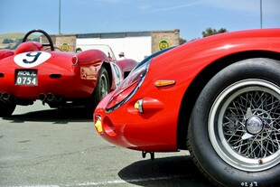 经典红色赛车特写