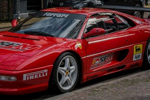 红色炫酷法拉利跑车