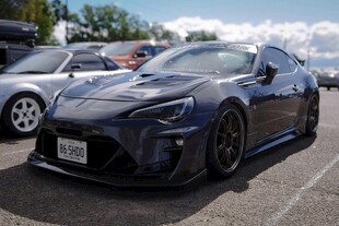 黑色炫酷改装跑车