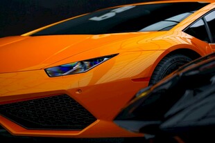 炫酷橙色跑车特写