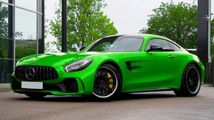 亮绿色炫酷奔驰跑车