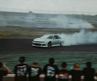 汽车漂移表演现场