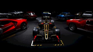 炫酷赛车齐聚展示空间