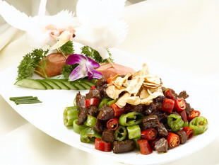 黑椒蒜片牛柳粒