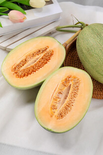 新鲜切开的美味甜瓜