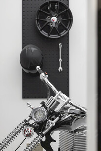 复古摩托车部件艺术展示