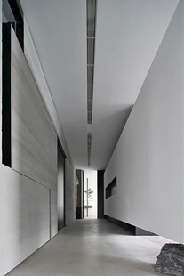 现代简约风格的空旷走廊