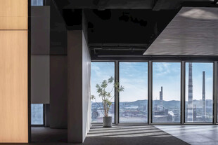 现代宽敞的室内观景空间