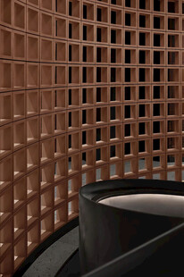 红砖镂空墙与弧形结构