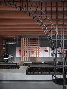 现代风格室内拱形铁艺设计