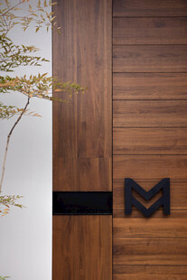 木质门饰简约自然风格