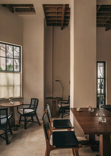 简约风室内木质桌椅空间