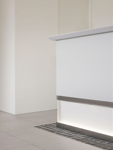 现代简约风格白色橱柜一角