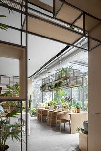 现代室内绿植环绕休闲空间