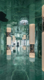 奢华大理石装饰的室内空间