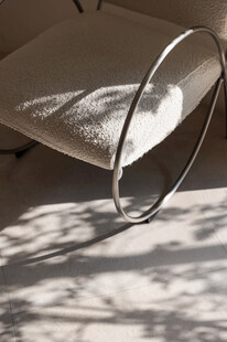 简约金属圈搭配柔软坐垫