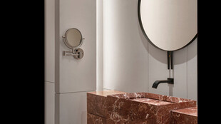 现代简约风浴室洗手台一角