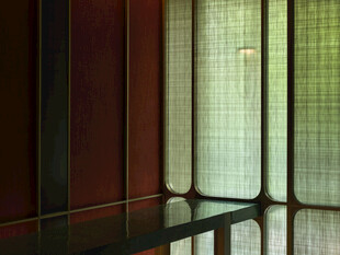 现代简约风格室内窗边一角