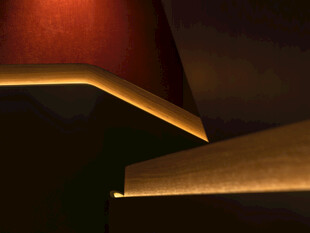 室内暖色灯光装饰细节