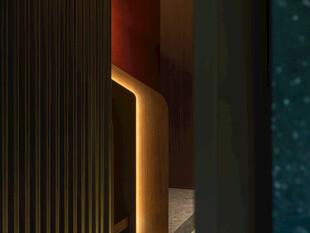 室内光影下的几何结构线条