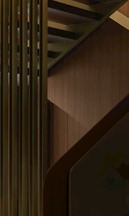 现代简约风木质楼梯一角
