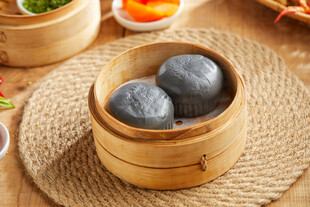 竹制蒸笼里的点心