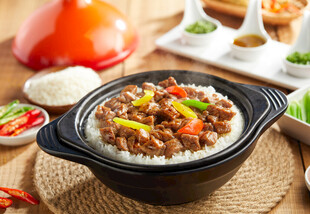秘制牛肉煲仔饭