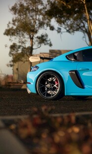 蓝色炫酷跑车特写