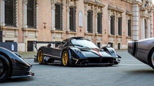 街头炫酷黑色超跑