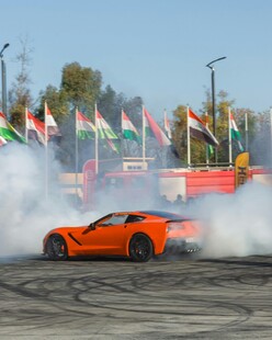 橙色跑车炫酷漂移瞬间