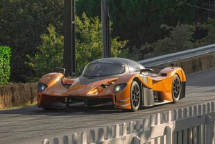 橙色超跑驰骋赛道