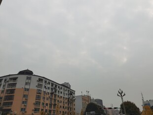 阴天城市建筑群景观