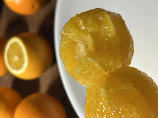 金黄诱人的美味蜜饯柑橘