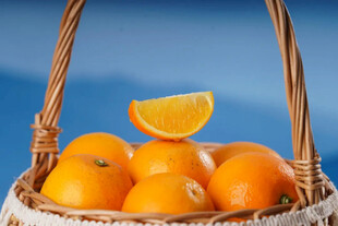 篮子里的新鲜橙子