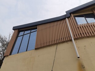 现代风格建筑外立面一角