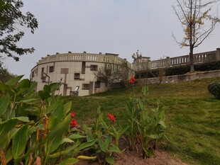 花园中的欧式建筑风光