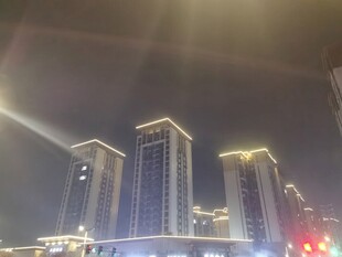 城市璀璨夜景高楼灯火